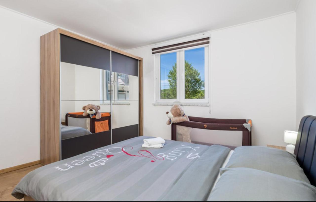 Holiday House Sweet Home Оточац Экстерьер фото