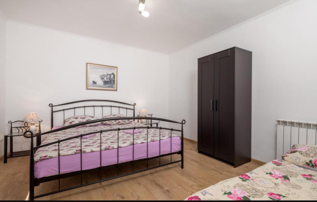 Holiday House Sweet Home Оточац Экстерьер фото